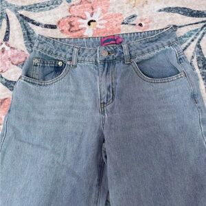 Low rise Edikted light wash Jeans